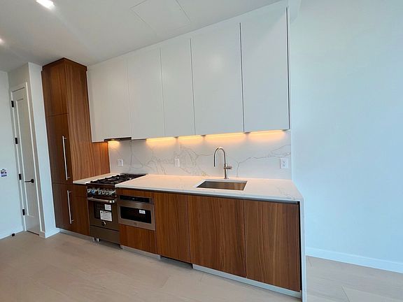 4th image of 35-32 Leavitt St #11M