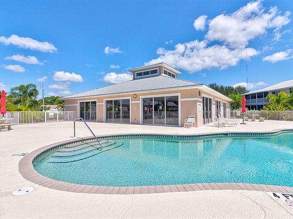 3rd image of 9550 Fiddlers Green Cir #2