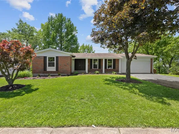 1200 Auber Dr, Ballwin, MO 63011