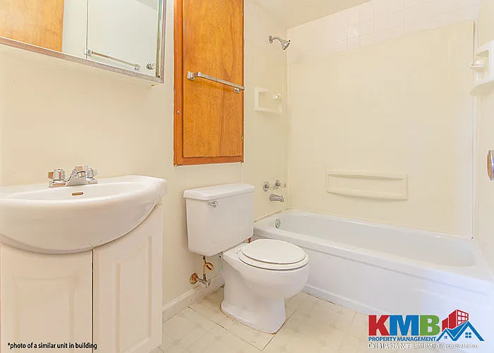 1050 Twixt Town Rd #10 — Photo 4