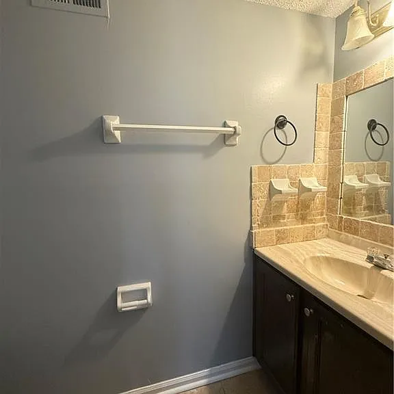 1024 Wiltshire Way — Photo 8