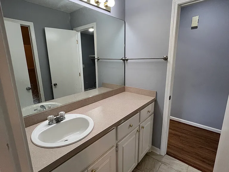1013 Carlyle Cv — Photo 23