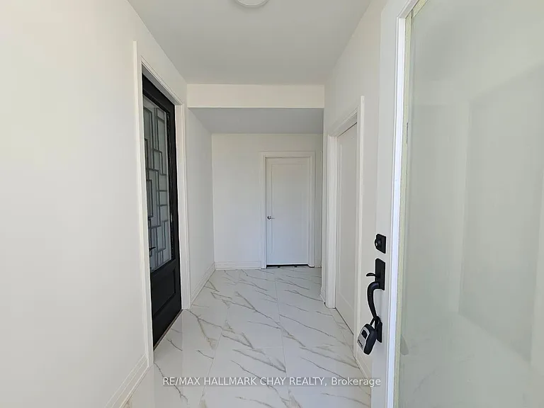 63 Victoria Wood Ave #LOWER — Photo 4