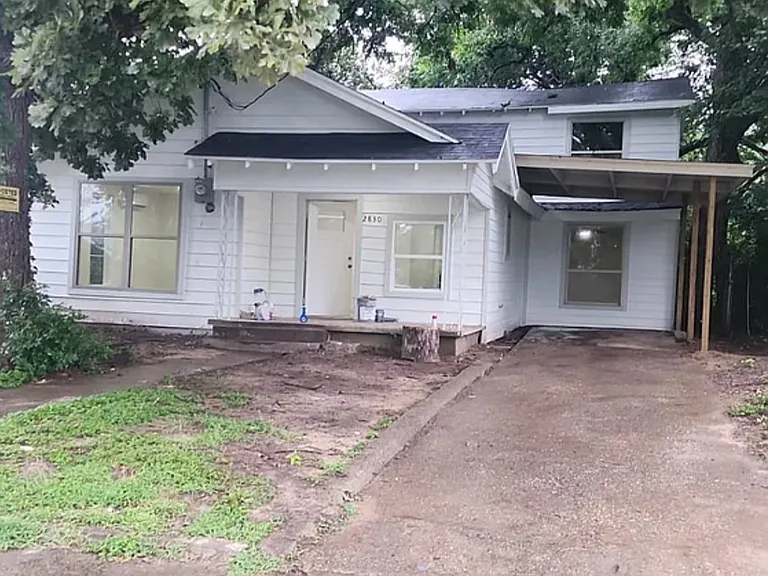 2830 Farragut St — Photo 2