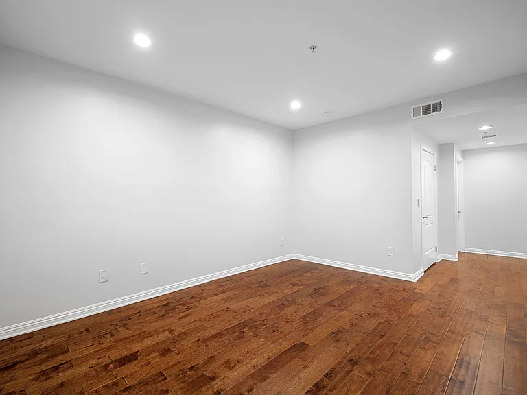 6800 Corbin Ave #106 — Photo 16