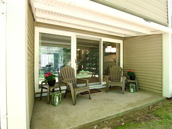4th image of 264 Nassau Dr #264