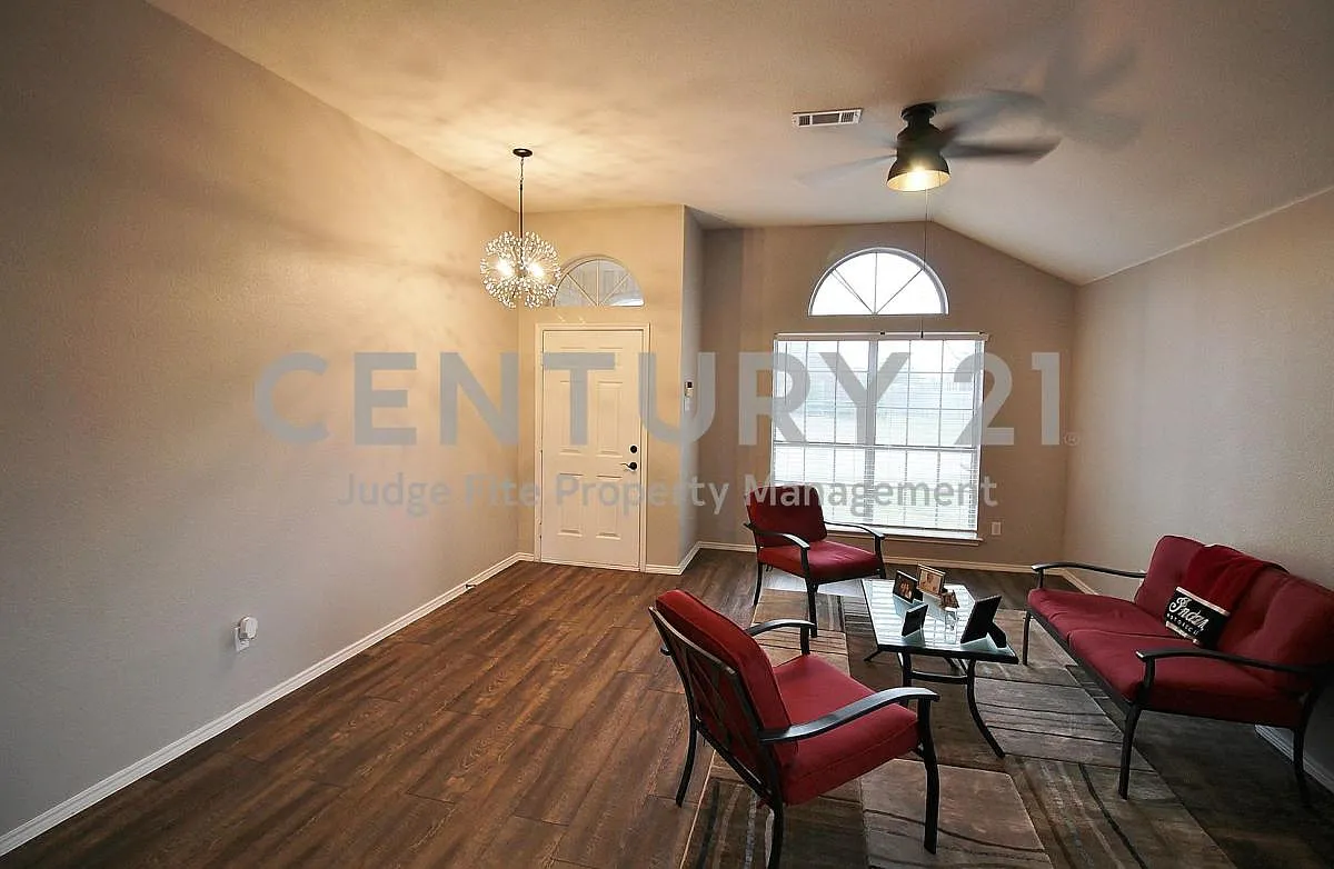 Building Photo - 731 S Ridge Dr