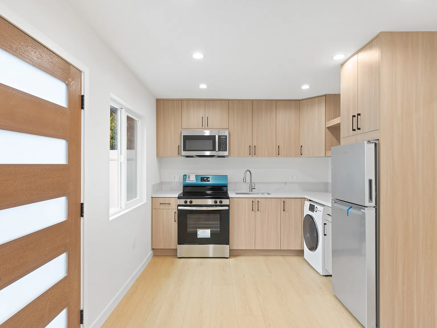 1 bed, 400 sqft, $2,295 — Photo 2