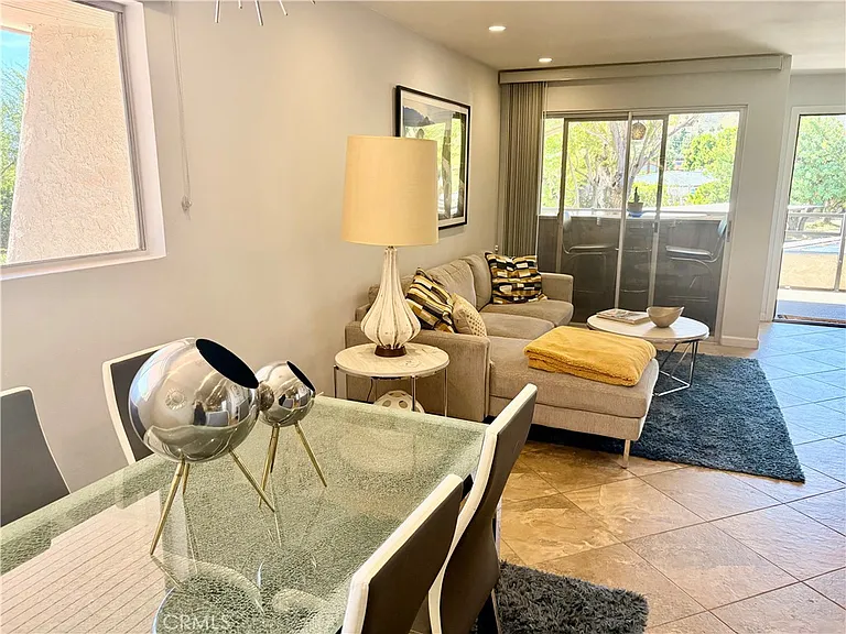 510 N Villa Ct — Photo 4