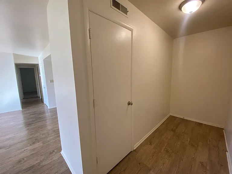 County Green Apartments — Photo 49