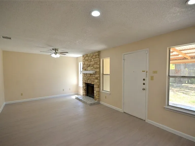13903 Lothian Dr — Photo 4