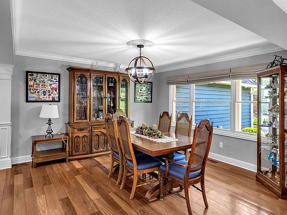 4th image of 1909 Shore Oak Dr
