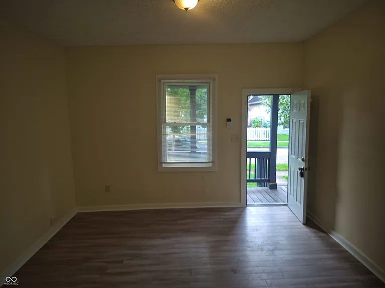 328 N Elder Ave — Photo 4
