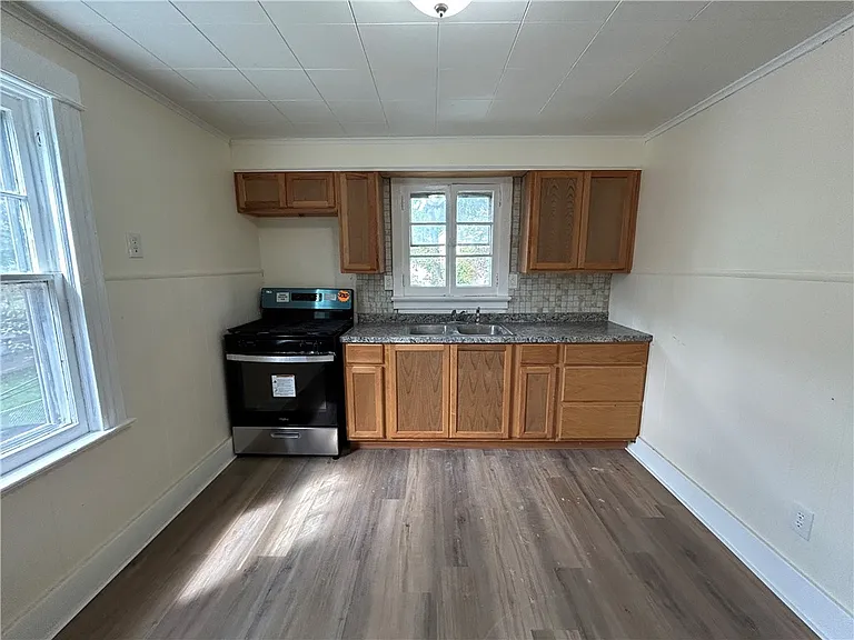 42 Villa St #UPPER — Photo 13