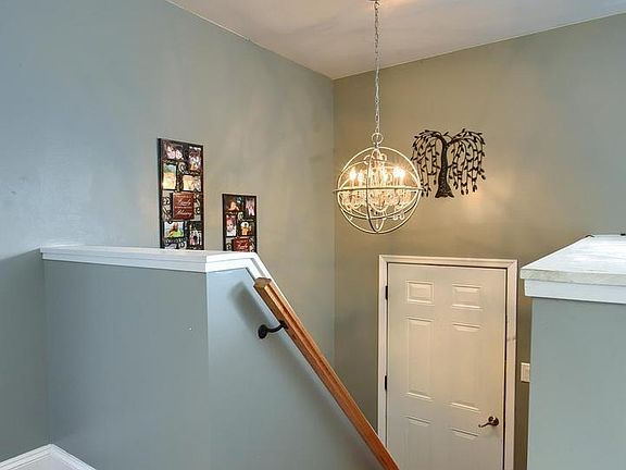 5th image of 560 Boxwood Ln