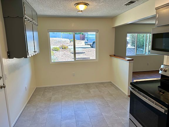 5th image of 480 Highland Dr