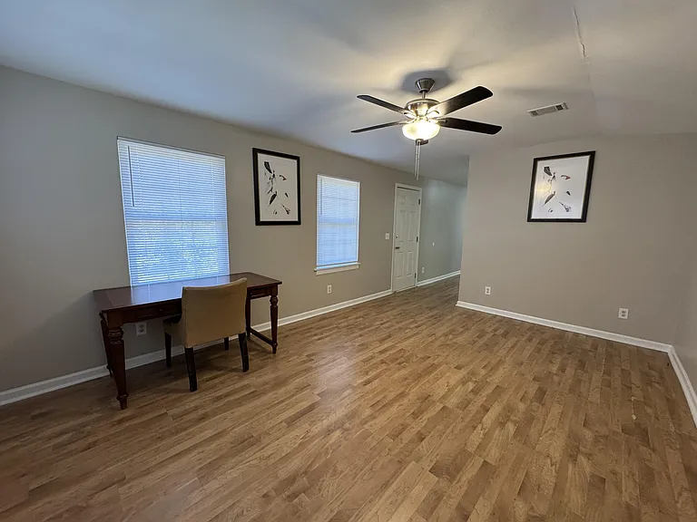 Apple Valley Dr — Photo 3