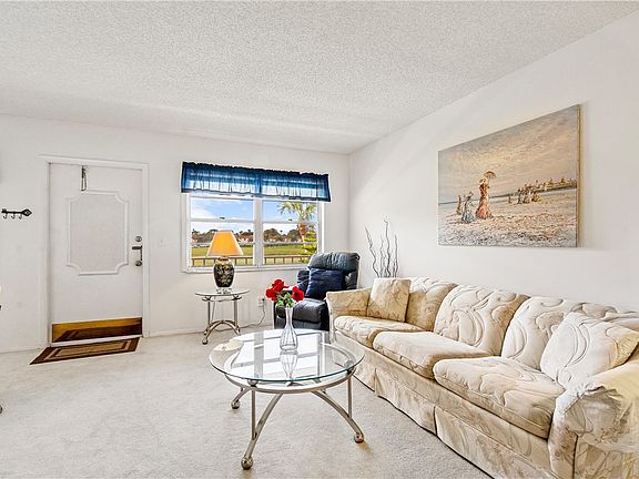 5th image of 39 Woodland Dr APT 205