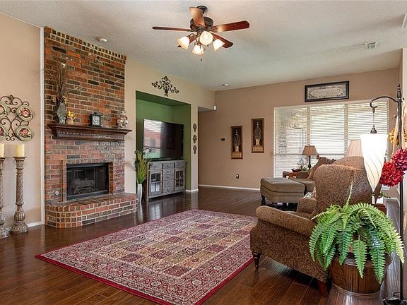4th image of 1015 Lakefield Dr