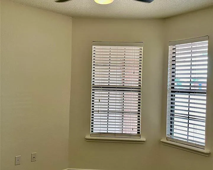 4 Johnathan Pl — Photo 11