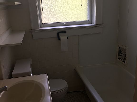 5th image of 7125 Southwest Ave APT 2W