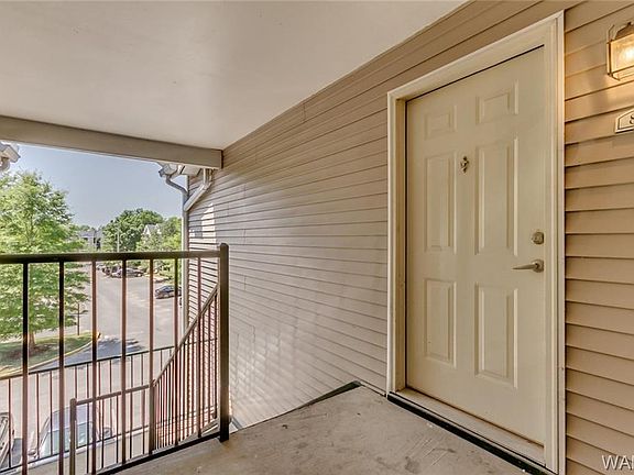 2nd image of 120 15th St E APT 824