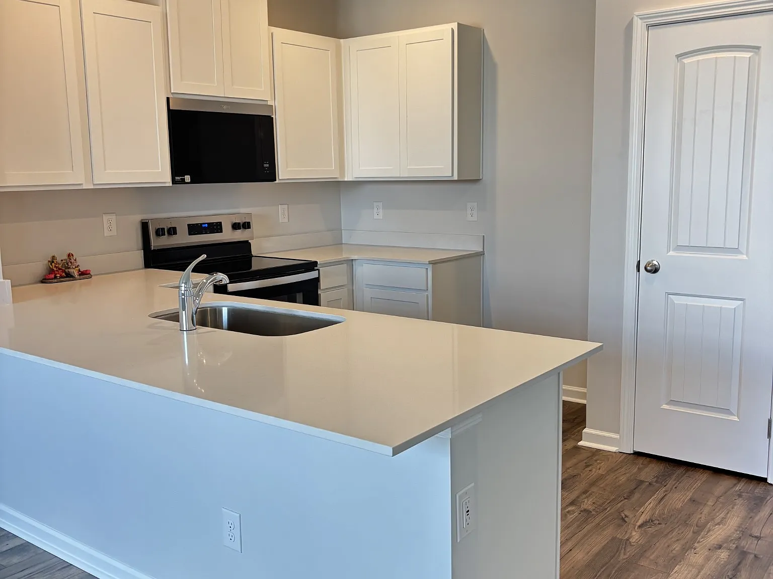 3 bed, 2.5 bath, 1418 sqft, $2,000 — Photo 3