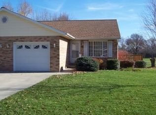 212 N Columbus St, Teutopolis, IL 62467