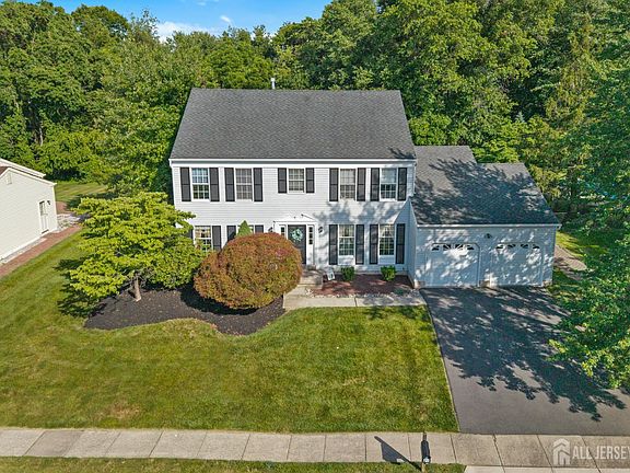 3rd image of 21 Drexel Hill Dr