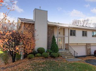 2512 Rose Ave E, Maplewood, MN 55119