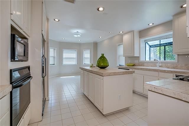 1st image of 1101 Lakeway Dr APT C