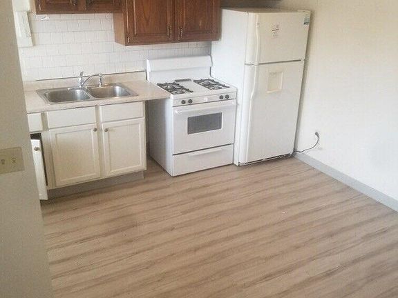 4th image of 802 Kishwaukee St