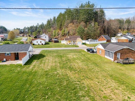 4th image of 142 Stephen Trace Rd