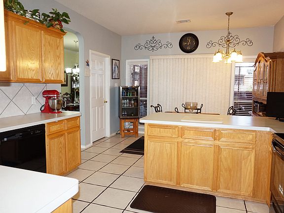 4th image of 715 Bighorn Dr