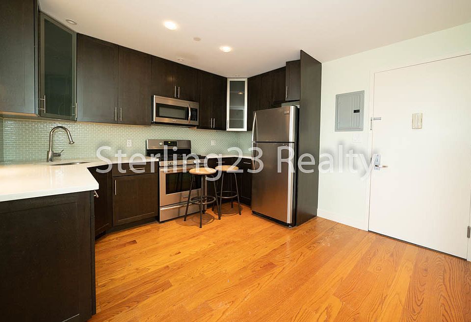 1st image of 27-04 Hoyt Ave S #D5