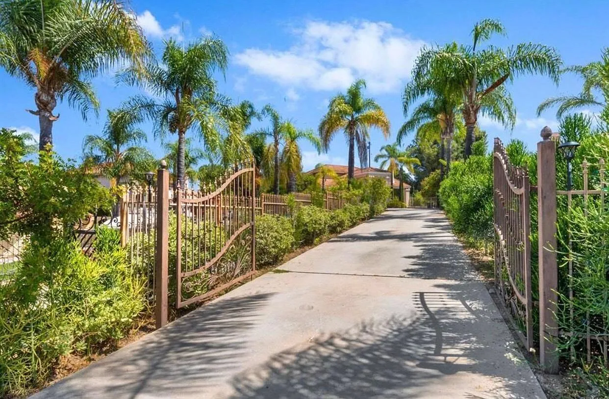 1942 Hemingway Ct — Photo 2