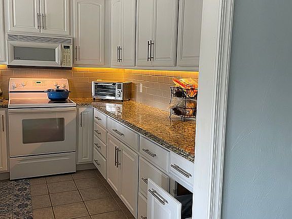 3rd image of 335 S Pointe Shore Dr