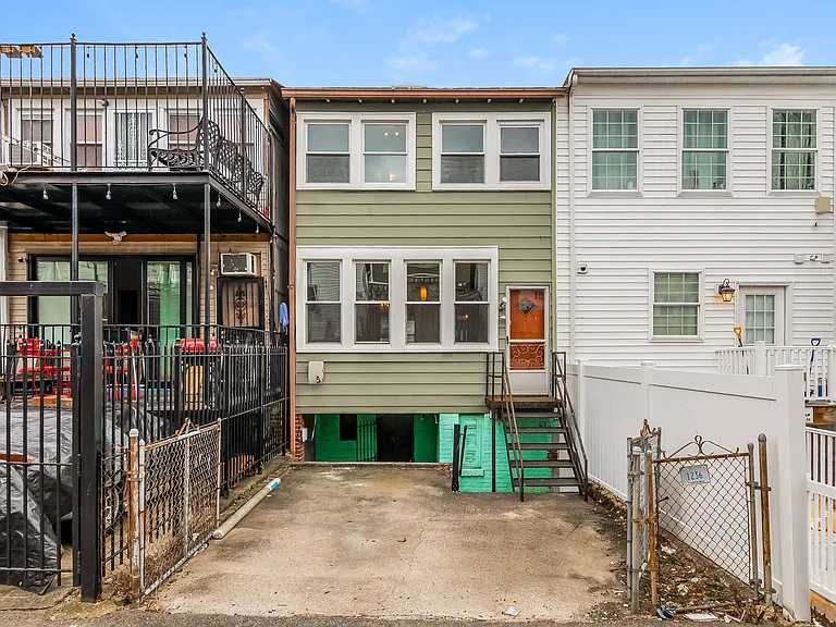 1236 Oates St NE — Photo 23