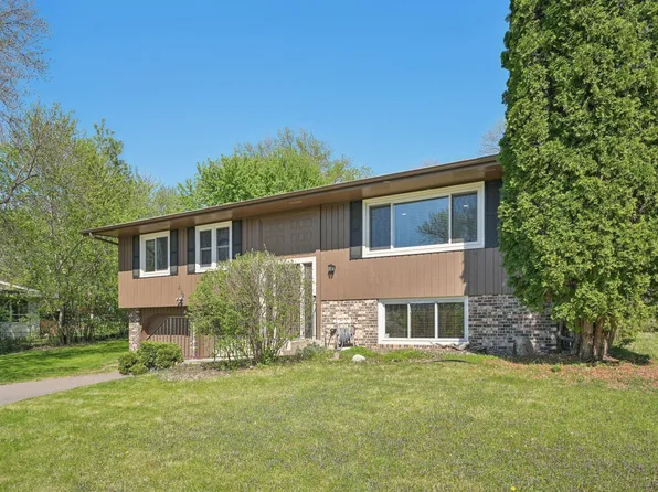 2120 Xanthus Ln N, Plymouth, MN 55447