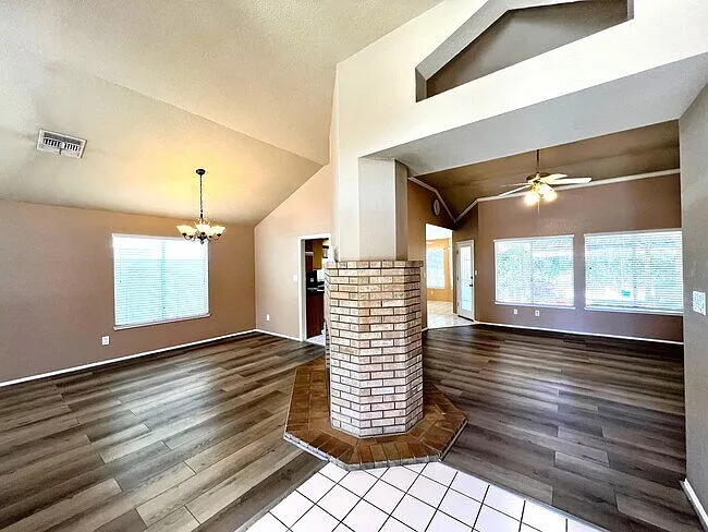9316 Foxglen Ct — Photo 2