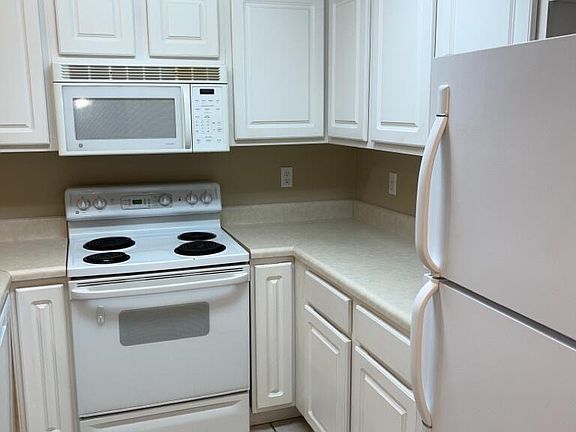 2nd image of 974 Scenic Oak Ln