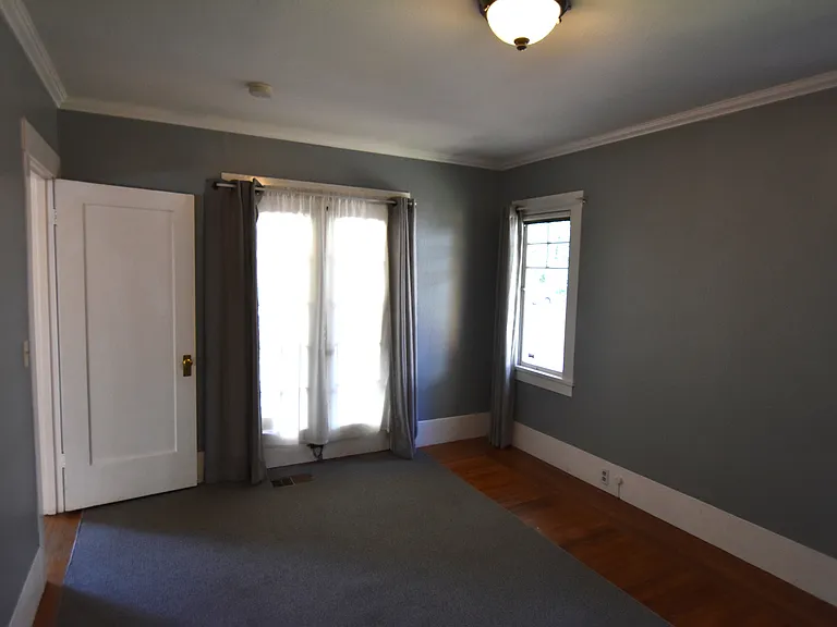 1635 Brewster Ave — Photo 5