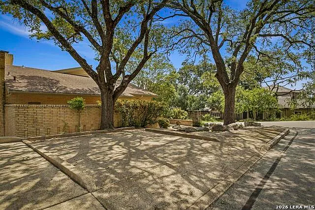 2 bed, 2.0 bath, 1907 sqft, $1,999 — Photo 2