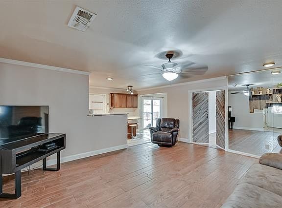 5th image of 609 E Bovell St