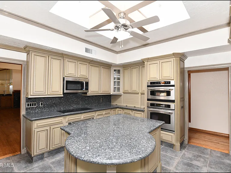 1004 Los Jardines Cir — Photo 13