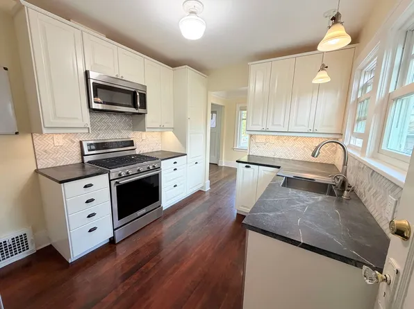 307 NW 74th St, Seattle, WA 98117