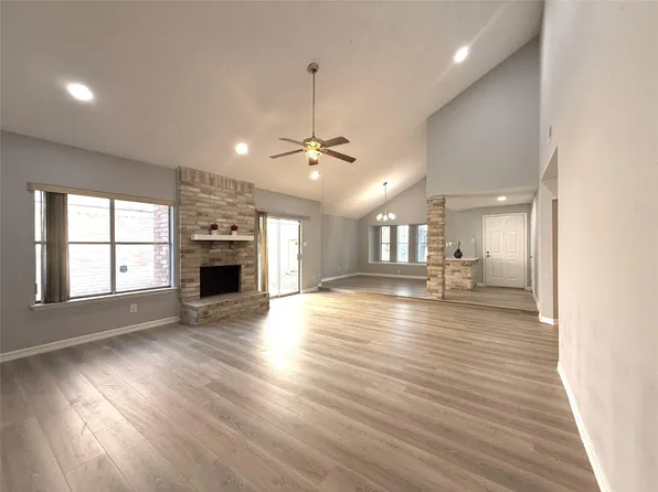 8322 Sandy Glen Ln, Houston, TX 77071