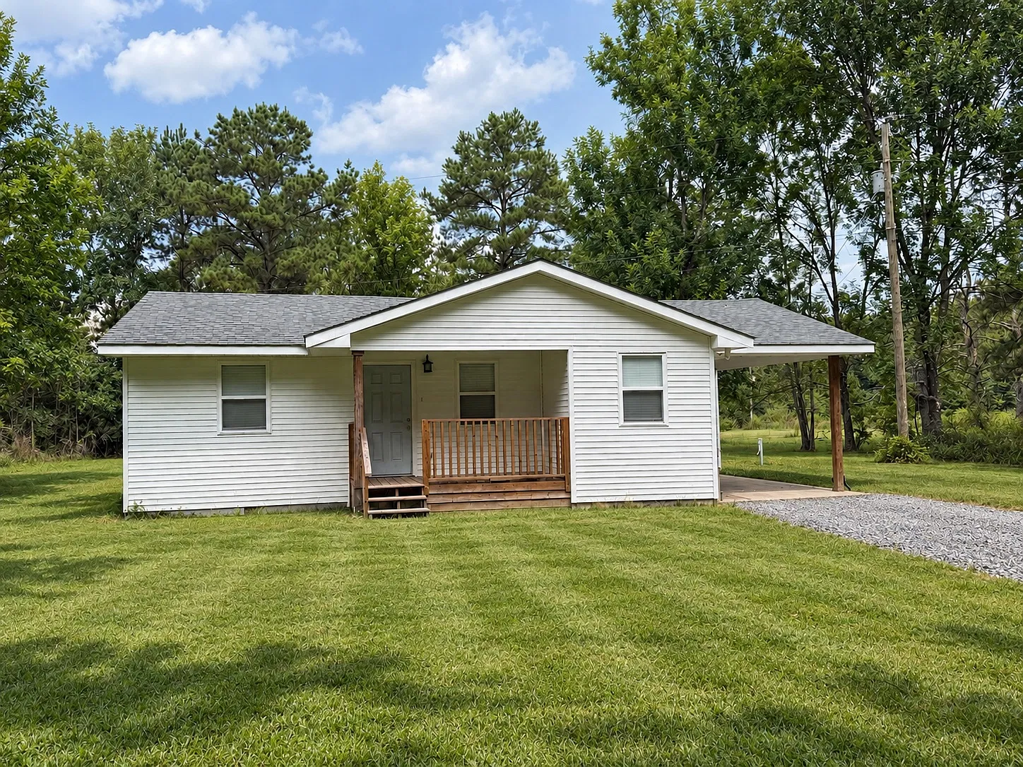 3 bed, 894 sqft, $1,300 — Photo 1