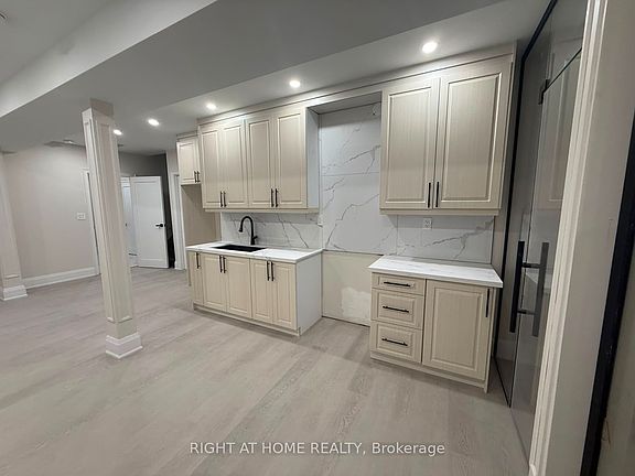 4th image of 2 Chesney Cres #A