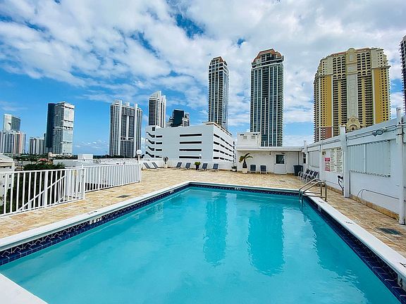 4th image of 17800 Atlantic Blvd #Penthouse 13